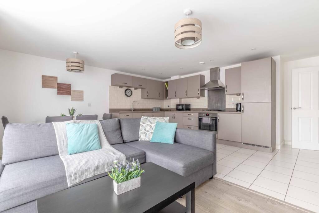 2 Bed & 2 Bath Cosy Apartment Slough- Free Parking Exterior foto